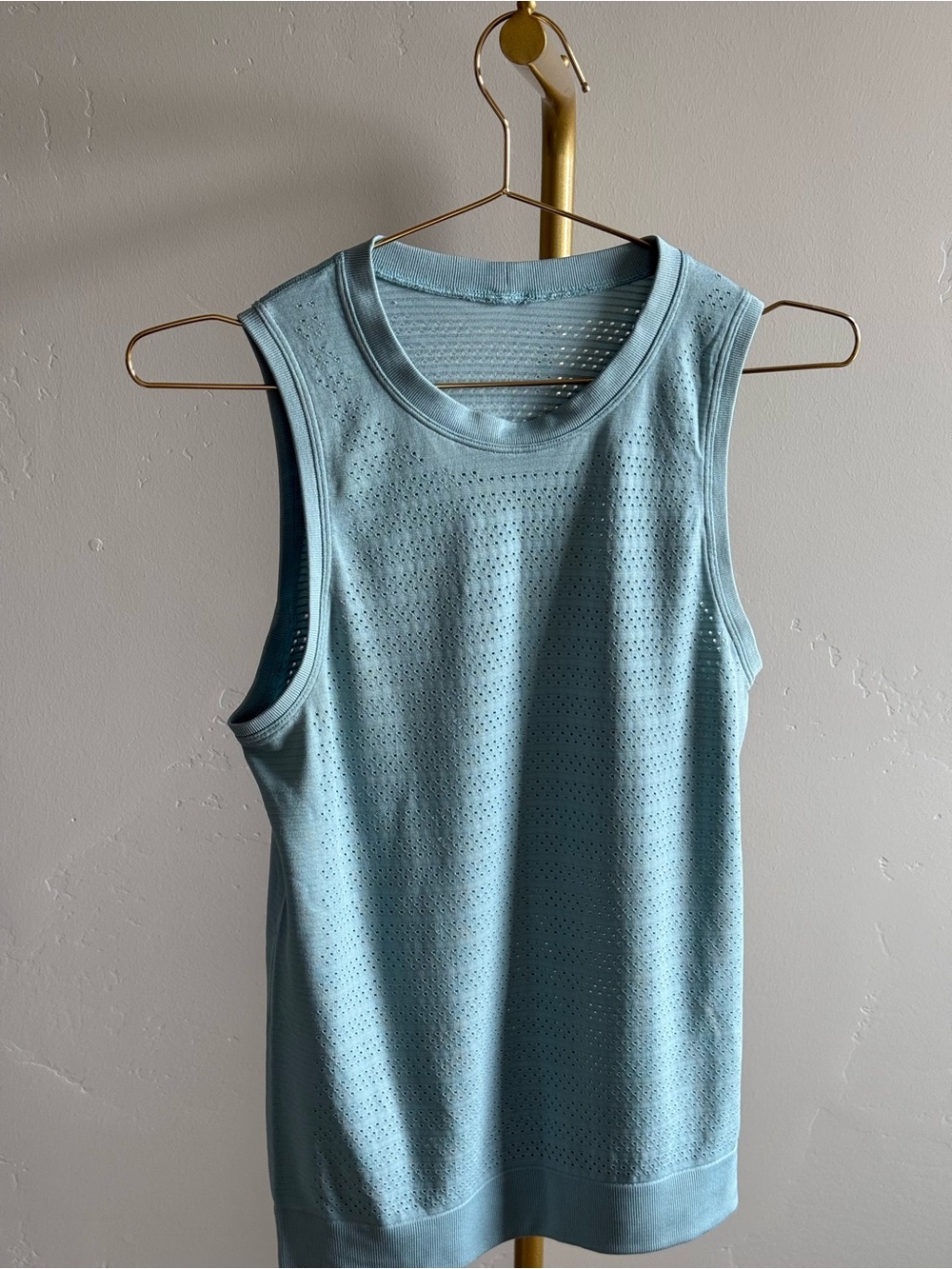 Lululemon Size 6 Light Blue Seamless Training Tank